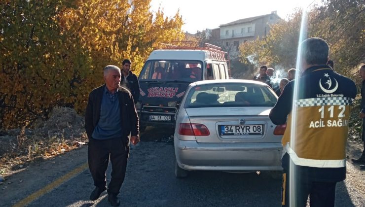 Darende’de minibüs ile otomobilin karıştığı kazada 2 kişi yaralandı