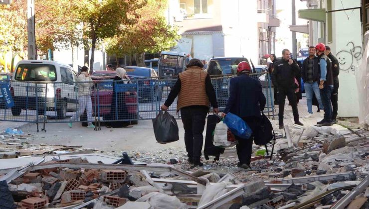 Doğalgaz patlamasında hasar gören evlerinden eşyalarını 4 gün sonra alabildiler