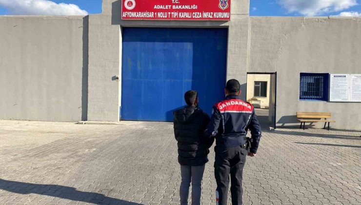 Dolandırıcılık suçundan aranan şahsı jandarma yakaladı