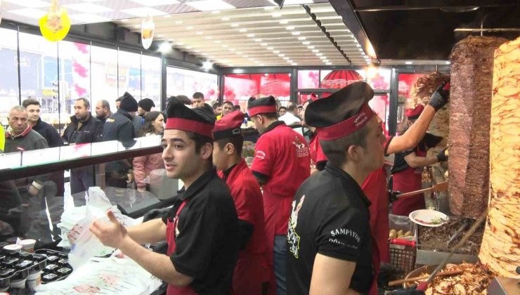 Döner ayranı 1 lira yaptı, 1 ton döneri 3 saatte sattı