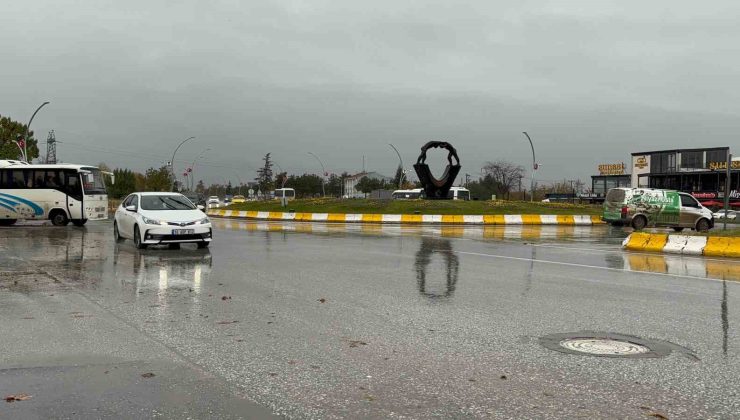 Edirne’de sağanak yağış etkili oluyor