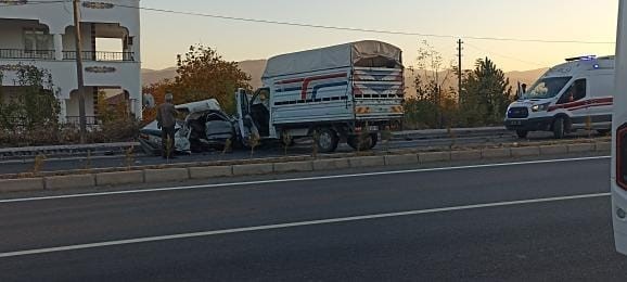 Elazığ’da otomobil ile kamyonet çarpıştı: 1 ölü, 1 yaralı