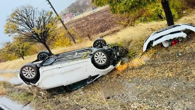 Elazığ’da otomobil takla attı: 2 yaralı