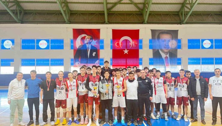 Genç erkekler basketbolda birinci belli oldu