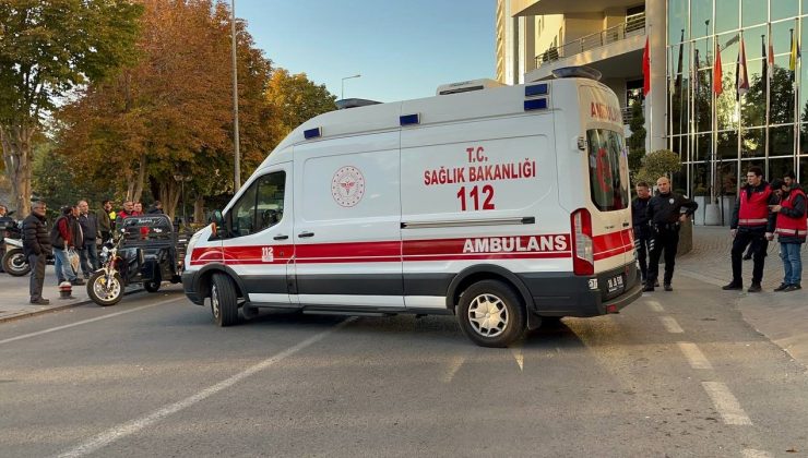 Genci bıçaklayan 2 kişi, kaçarken düşüp yaralandı