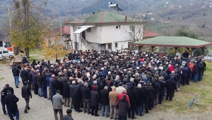 Gurbet yolunda hayatını kaybeden baba ve oğlu son yolculuğuna uğurlandı