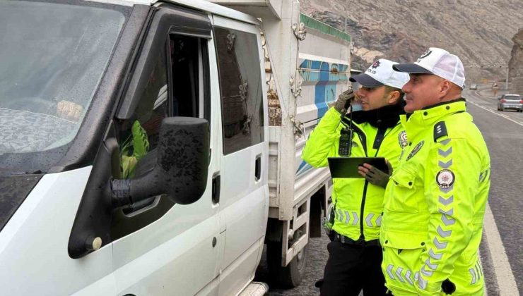 Hakkari’de radarla hız kontrol uygulaması yapıldı