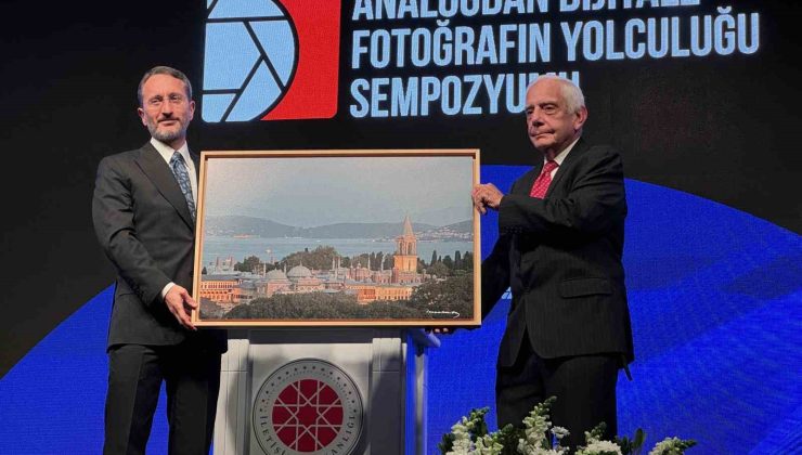 İletişim Başkanı Altun, “İzzet Keribar Fotoğraf Sergisi” ve “Analogdan Dijitale Fotoğrafın Yolculuğu Sempozyumu”na katıldı