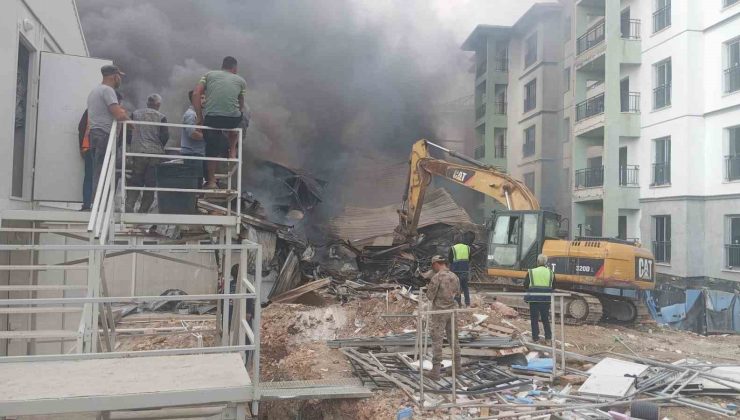 İşçilerin kaldığı konteyner yatakhane alevlere teslim oldu