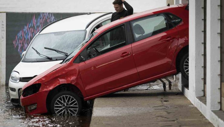 İspanya’da şiddetli yağış ve sel Girona’yı vurdu