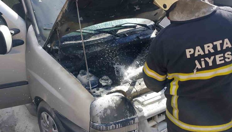 Isparta’da seyir halindeki araç aniden alev aldı