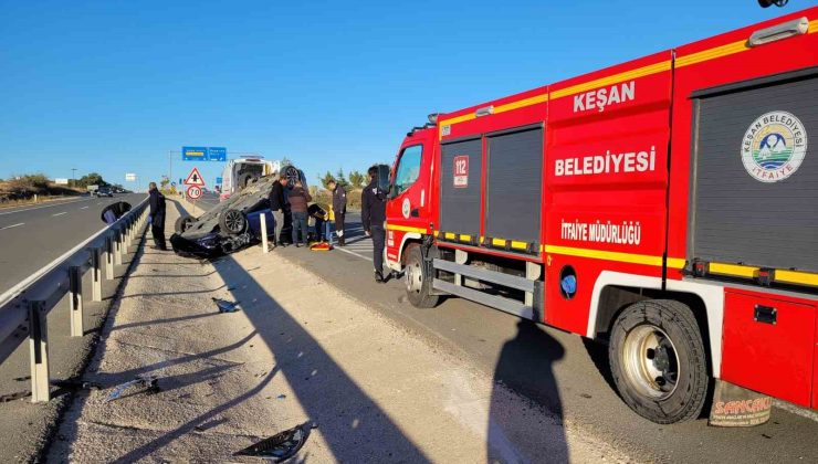 Kazaya bakmak için yavaşlayan ticari araca otomobil çarptı: 1 yaralı