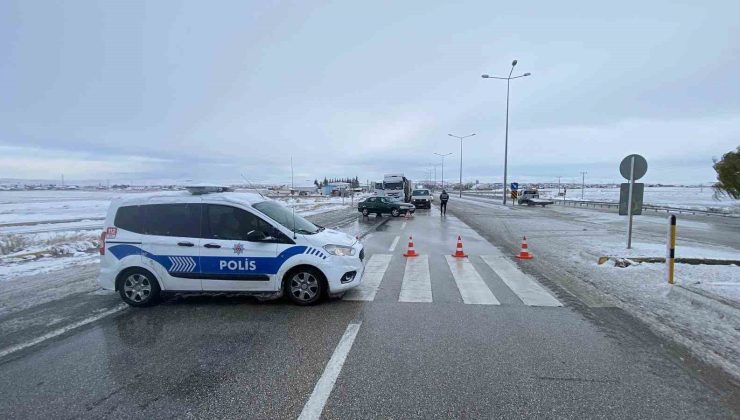 Konya’da kar yağışı ve tipi ulaşımı etkiliyor