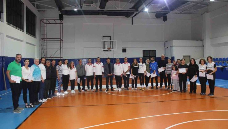 Köyceğiz’de öğretmenler Floorcurling turnuvasında yarıştı