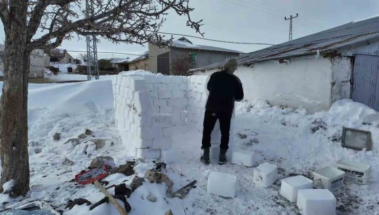 Mahsur kalınca kardan ev yapıp içinde çay içtiler