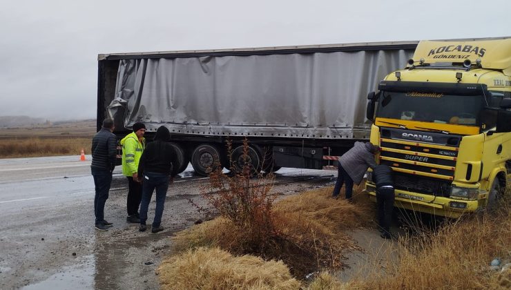 Makaslayan tırın sürücüsü burnu bile kanamadan kurtuldu