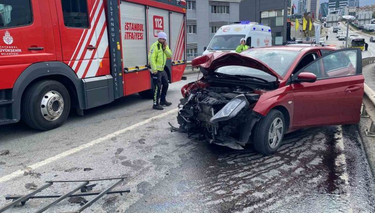 Maltepe’de iki araç kafa kafaya çarpıştı: 5 yaralı