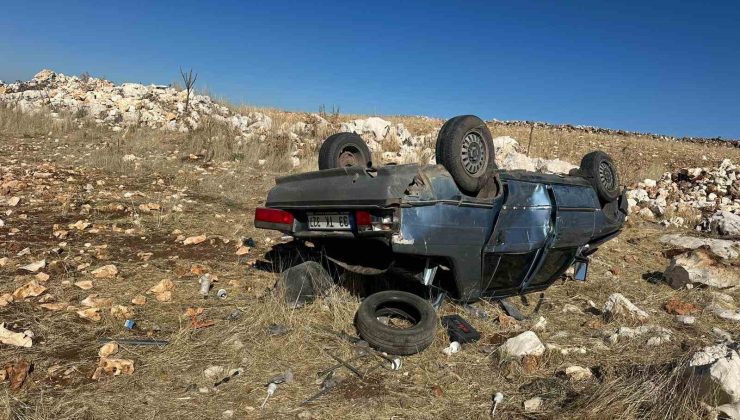 Mardin’de devrilen otomobildeki 2 kişi yaralandı