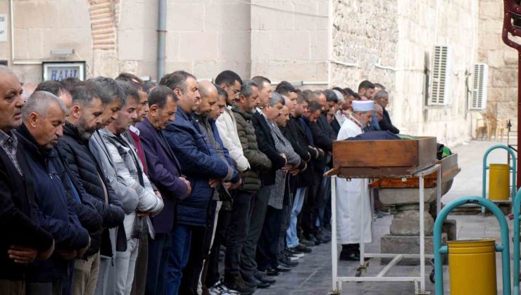 Niğde’de evde ölü bulunan adam defnedildi