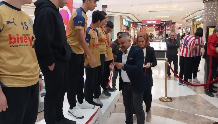 Osmaniye’de okullar arası bowling turnuvası sona erdi