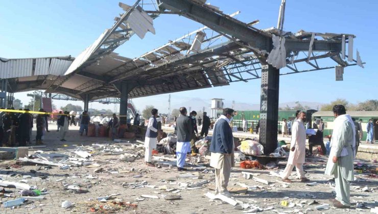 Pakistan’da tren istasyonunda bombalı saldırı: 24 ölü, 44 yaralı