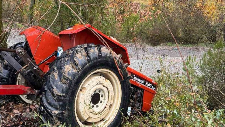 Sakarya’da ehliyetsiz sürücünün kontrolünden çıkan traktör devrildi: 1 ölü, 3 yaralı