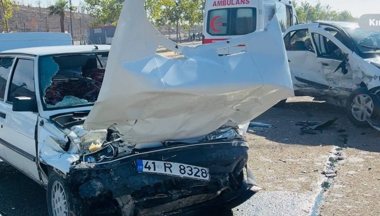 Şanlıurfa’da iki otomobil çarpıştı: 2 yaralı