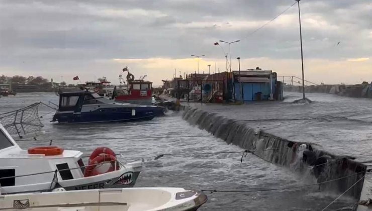 Şiddetli lodos nedeniyle İstanbul’da deniz taştı, tekneler zarar gördü