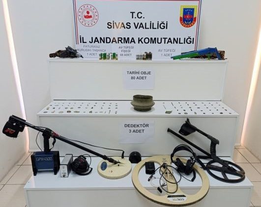 Sivas’ta jandarma operasyonu, 12 kişi gözaltına alındı