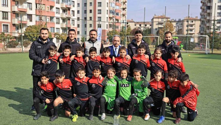 Talas’ta Öğretmenler Günü Futbol Turnuvası