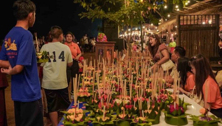 Tayland “Yüzen Fener Festivali” ile renklendi