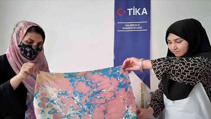 TİKA, Herat’ta kadınlara ebru sanatı eğitim atölyesi kurdu