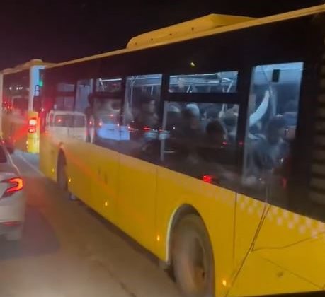 Trafik yoğunluğunda kural tanımayan İETT otobüsleri emniyet şeridini ihlal etti