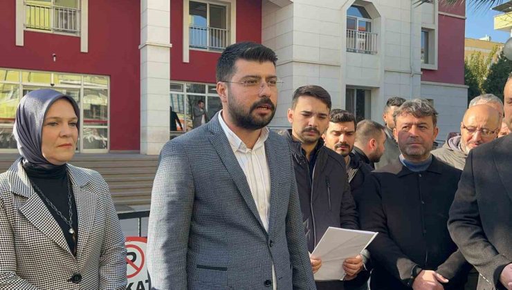 Turgutlu’da AK Parti yeni yönetimi mazbatasını aldı