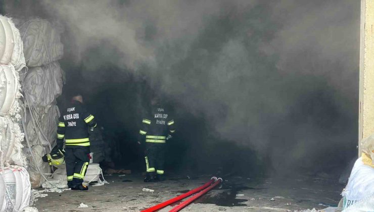 Uşak’ta tekstil fabrikasında çıkan yangın söndürüldü