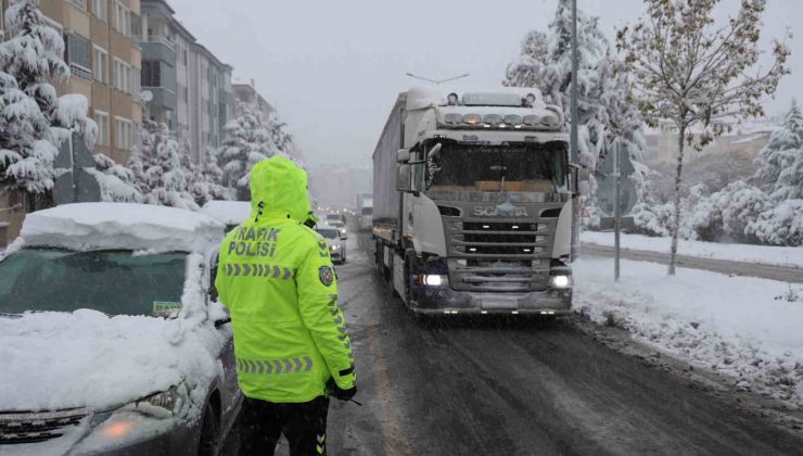 Yolda kalan araçlara Türk usulü kurtarma