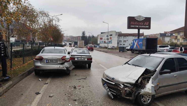 Zincirleme kazada 1’i bebek 3 kişi yaralandı