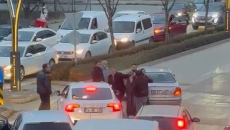 Akşam trafiğinde yumruklar havada uçuştu: Trafik kilitlendi