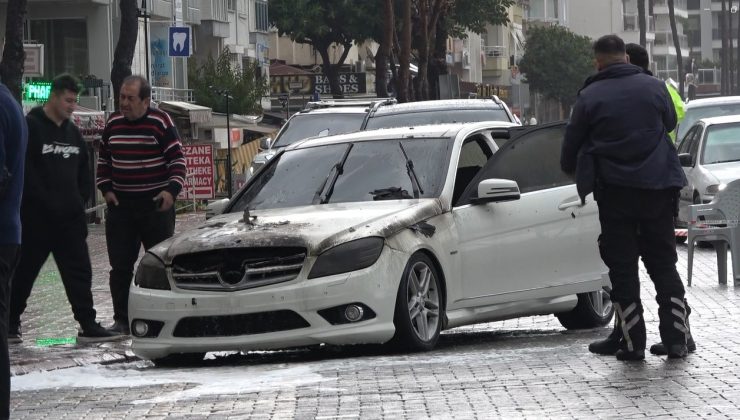 Alanya’da park halindeki lüks otomobil yandı