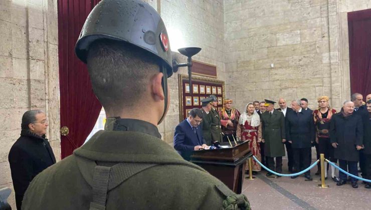 Ankara Valisi Şahin ve ABB Başkanı Yavaş, Atatürk’ün Ankara’ya gelişinin 105. yılı dolayısıyla Anıtkabir’i ziyaret etti