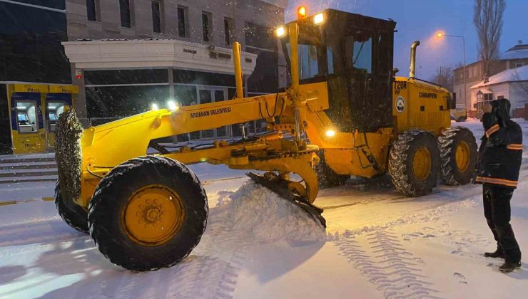 Ardahan’da yoğun kar ve tipiden bazı kara yolları ulaşıma kapatıldı