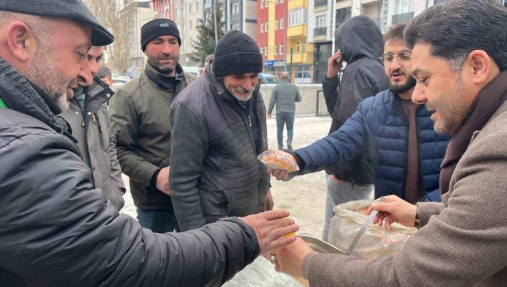 Başkan Adıgüzel, taraftarlara sıcak çorba ikram etti