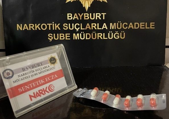 Bayburt’ta 6 adet sentetik hap ele geçirildi