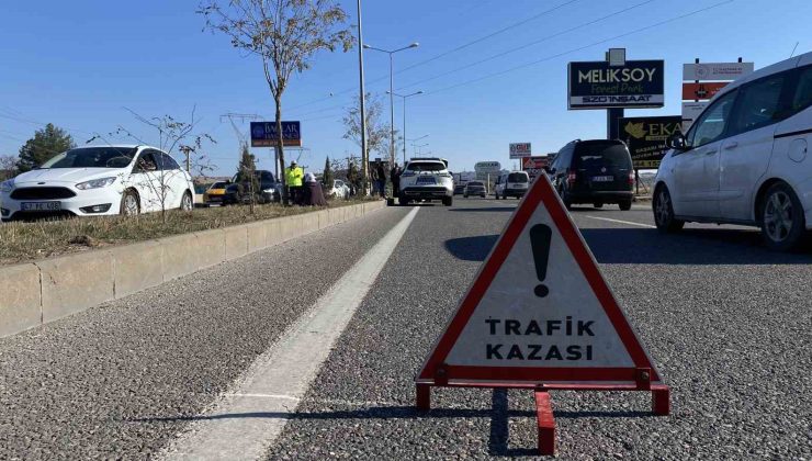 Diyarbakır’da 4 otomobilin karıştığı kazada 5 kişi yaralandı