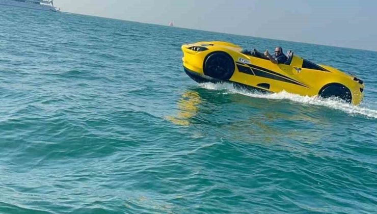 Dubai’de Ferrari görünümlü jet ski dikkat çekti