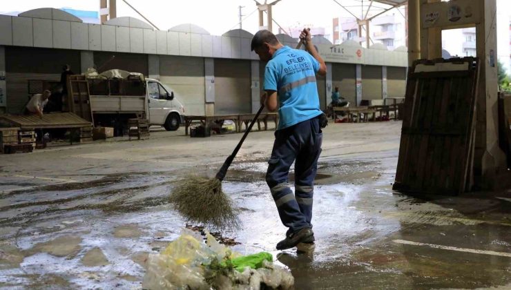 Efeler’de temizlik çalışmaları sürüyor