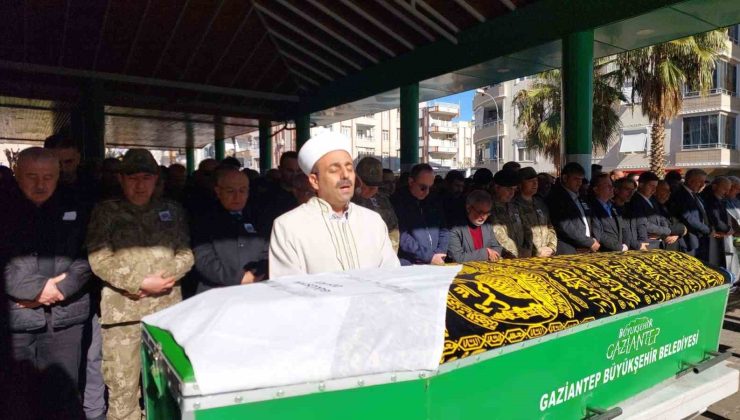 Ege Ordu Komutanı Orgeneral İrfan Özsert’in anne acısı