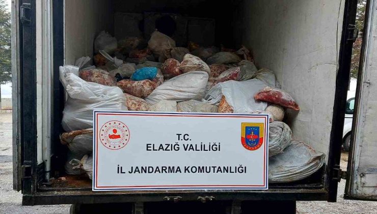 Elazığ’da kamyon kasasında 3 milyon liralık kaçak et ele geçirildi