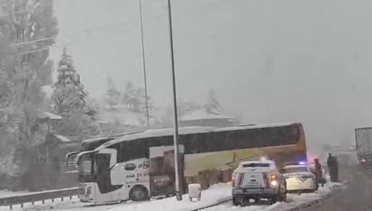 Elazığ’da yoğun kar yağışı trafiği felç etti: Kazalar ardı ardına geldi