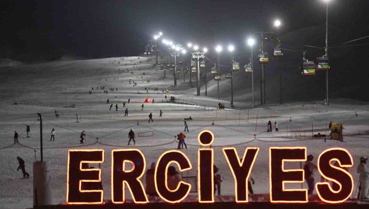 Erciyes’te gece kayağı başladı